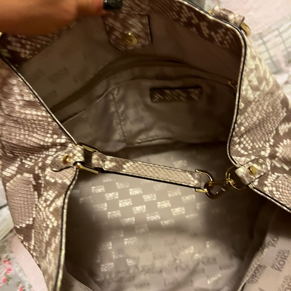 Michael Kors - Picture 2 of 2
